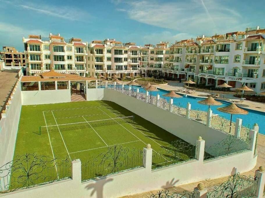 3-Bedroom Apartment On The Third Floor With 3 Balconies And Lovely Pool View, Street View And Free Beach Access In Sharm Hills Resort Exterior photo