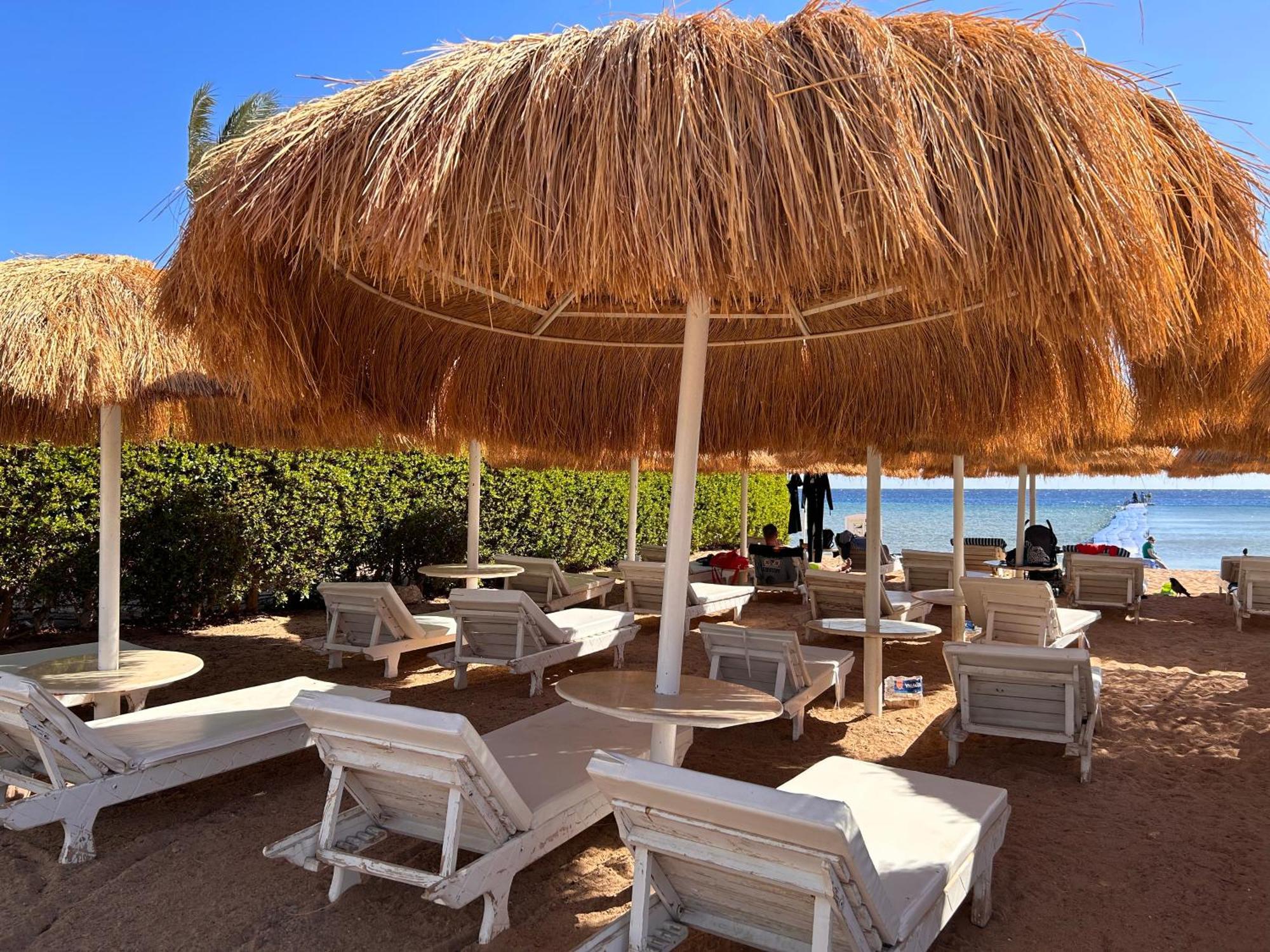 3-Bedroom Apartment On The Third Floor With 3 Balconies And Lovely Pool View, Street View And Free Beach Access In Sharm Hills Resort Exterior photo