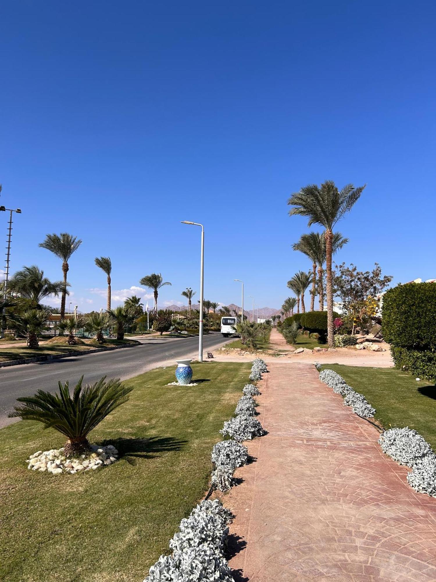 3-Bedroom Apartment On The Third Floor With 3 Balconies And Lovely Pool View, Street View And Free Beach Access In Sharm Hills Resort Exterior photo
